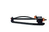 Fiskars Oszillierender Sprinkler M, Einfaches Einstellen der Reichweite, Wassersparend, Robuster Kunststofffuß, Universalgröße, 16 x 17 m Reichweite, 298 g, Schwarz/Orange, 1023659