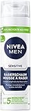 NIVEA MEN Sensitive Rasierschaum (200 ml), Rasierschaum mit Kamille und Vitamin E für eine sanfte Rasur, schützender Rasierschaum für Männer gegen Hautirritationen