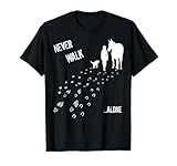 Never walk alone Pferd, Hund und Reiterin T-Shirt