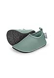 Sterntaler Badeschuhe uni - Kinder Aquaschuhe schnelltrocknend - Unisex Schwimmschuhe, bequeme Strand Slipper, mattgrün, Größe 26