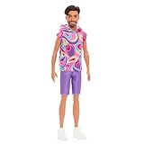 Barbie Fashionistas Ken-Puppe Nr. 227 mit Outfit, das an den Totally Hair Look erinnert, brünette Modepuppe mit kurzem Bart und schlankem Körperbau, Sammelfigur zum 65. Jubiläum, HRH26