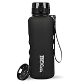 720°DGREE Trinkflasche 1,5 Liter “uberBottle“ softTouch +Sieb - BPA-Frei, Motivationsskala, abnehmbare Schlaufe, Dicht - Leichte Tritan Sportflasche - Wasserflasche für Uni, Job, Sport, Fitness, Gym