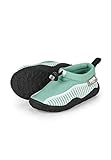 Sterntaler Badeschuhe Stripes – Jungen Baby Aquaschuhe knöchelhoch mit Kordelstopper – Griffige Sohle – Funktionsmaterial mit Streifenprint – Kinder Wasserschuhe - Bademode - Farbe mattgrün, Größe 22