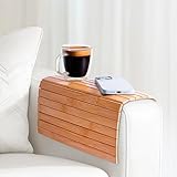 Praknu Sofatablett Armlehne - Flexible Couchablage aus FSC®-Bambus Holz - 42x31cm - 𝗔𝗻𝘁𝗶-𝗥𝘂𝘁𝘀𝗰𝗵 & Verstellbar - Für Snacks, Getränke, Fernbedienung & Handy - Leicht zu Reinigen
