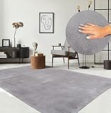the carpet Relax Moderner Flauschiger Kurzflor Teppich, Anti-Rutsch Unterseite, Waschbar bis 30 Grad, Super Soft, Felloptik, Grau, 60 x 110 cm