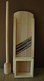MS-Steinzeug Krauthobel 55 x 18 cm + gratis Krautstampfer | Gemüsehobel aus Holz | 3 scharfe Klingen aus rostfreiem Edelstahl | Für alle Kraut- und Gemüsesorten | In Handarbeit gefertigt