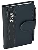 Taschenkalender 2026 A7 mit Kugelschreiber und Halterung in feiner Lederoptik, Terminplaner 2026 mit Stift Timer inkl. Jahreskalender und Wochenübersicht (Schwarz)