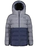 Under Armour Pronto Colourblock Pufferjacke für Jungen mit UA Storm Technologie – warme, leichte Winterjacke mit Kapuze, Druckknopf-Taschen-Downpour Gray,8 Years-9 Years