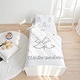 MTOnlinehandel TRAUMHELDEN Winter Babybettwäsche 135x100 Flanell/Biber, 1 Kissenbezug 40x60 + 1 Bettbezug 100x135 cm ☆ Weihnachtsbettwäsche Sterne Tannenbaum ☆ Hochwertige Kinder-Bettwäsche