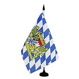 AZ FLAG - Tischflagge Bayern mit Löwe, 21 x 14 cm – kleine Bayerische Büroflagge, 100% Polyester, mit Fahnenstange von 25 cm und Sockel aus schwarzem Kunststoff