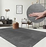 the carpet Relax Moderner Flauschiger Kurzflor Teppich, Anti-Rutsch Unterseite, Waschbar bis 30 Grad, Super Soft, Felloptik, Anthrazit, 80 x 150 cm