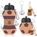 OPVXZAD 550ml Capybara Trinkflasche Fußball Team aus Silikon, Capybara Schlüsselanhänger & Football Keychain Animal Faltbare Sport Wasserflasche für Jungen Kinder und Erwachsene