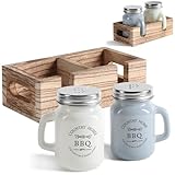 com-four® 3-teiliges Salz- und Pfefferstreuer-Set - Gewürzstreuer in Holzbox - Gewürzglas mit Aufschrift in Bierkrug-Form, Schraubdeckel, Henkel und Aufbewahrungsbehälter (3-teilig - Glas mit Holzbox)