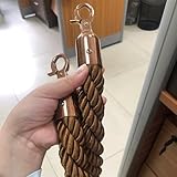 Seil-Sicherheitsbarriere, Absperrung zur Kontrolle von Menschenmengen, Warteschlangenlinie mit Metallhaken, braunes geflochtenes Hanfseil, Barrieren z