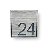 MACOBI Hausnummernschild personalisierbar mit Hausnummer – hochwertige Trespa HPL-Platte mit Dekor, wetterfest, Made in Germany (Cremeweiß RAL 9001, 200 x 200 x 6 mm)