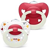 NUK Signature Night Babyschnuller | 0−6 Monate | Beruhigt 95 % der Babys | BPA-freie Silikonschnuller in Herzform | Leuchtet im Dunkeln | Mit Etui | Rote Herzen | 2 Stück