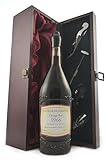 Taylor Fladgate Vintage Port 1966 (Decanted Selection) 50cls in einer mit Seide ausgestatetten Geschenkbox, da zu 4 Weinaccessoires, 1 x 500ml