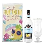 Herz & Heim® Cocktail Geschenkset mit Pina Colada, personalisiertem Cocktailglas & Geschenkbox – Sommergeschenk mit Namen & Wunschtext – Motiv Ananas am Strand