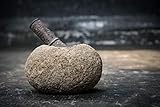 Tokoindah Handgefertigter Naturstein Mörser mit Stößel - Schwerer Vulkanischer Flussstein Gewürzmörser (2,5-3,5kg) - Indonesisches Unikat für Kräuter und Gewürze - Rustikales Küchengerät