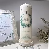 Die Taufkerze im personalisierten Eukalyptus-Design mit Tauben und Datum für Mädchen und Jungen überzeugt durch ihr modernes Aussehen und ist damit die ideale Wahl als Taufgeschenk.