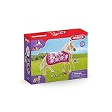 SCHLEICH Horse Club | Sofias modische Pferde Accessoires 42431 | Set inkl. Pferd, Pferdedecke, Führstrick, Spielzeugschere | kreatives Geschenk für Mädchen & Jungen | Spielzeug ab 5 Jahren | 4 Teile