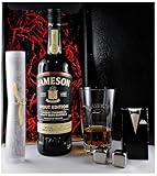 Geschenk Jameson Caskmates stout Edition irischer Whiskey + Original Longdrink Glas + 2 Whisky Kühlsteine im Smoking