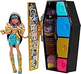 Monster High HKY63 - Puppe und Modeset, Cleo De Nile mit Spind und über 19 Zubehörteilen, Skulltimate Secrets, Puppen Spielzeug für Kinder ab 4 Jahren