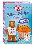 RUF Bärchen Muffins Classic, Backmischung für 12 fluffige Muffins mit Schoko Flocken, inkl. Bären Sammelfigur und Muffinförmchen, ideal für Kinder, Familien & Geburtstage