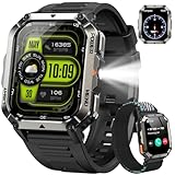 IOWODO Militär Smartwatch Herren 2,01 Zoll | LED Taschenlampe & Kompass | 900mAh/100 Tage Standby | 2 Armbänder | Bluetooth Anrufe | 100+ Sportmodi | IP68 Wasserdicht | 24/7 Gesundheitsmonitor