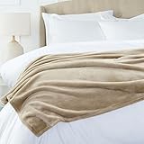 Amazon Basics Überwurf Kuscheldecke, Nicht beheizt, aus weichem, samtigem Plüsch, 168 x 229 cm, Sand