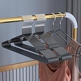 Kleiderbügel Metall (40 cm) – 30 Stück Platzsparende Kleiderbügel für Erwachsene,0,4cm Dick, Belastbar mit Schwerer Kleidung,Bügel mit rutschfest Nut für Mäntel, Hosen (Schwarz)