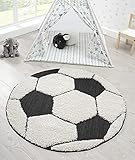 the carpet Lou Weicher Kuscheliger Kinderteppich, Weicher Kuschel-Flor, Pflegeleicht, Farbecht, Outdoor, 3D Optik, Fussball Motiv, Schwarz-Creme, 120 cm Rund