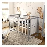 Baby Delux Babybett Kinderbett 60x120 Weiß Grau mit Matratze Bärchen Motiv mit Schlupfsprossen