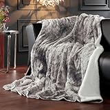 Delindo Lifestyle Webpelzdecke Kingston grau, kuschelige Kunstfell Wohndecke, flauschig weiche Kuscheldecke XXL mit Lammfelloptik, 150x200 cm