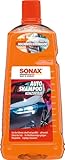 SONAX AutoShampoo Konzentrat (2 Liter) durchdringt und löst Schmutz gründlich, ohne Angreifen der Wachs-Schutzschicht | Art-Nr. 03145410